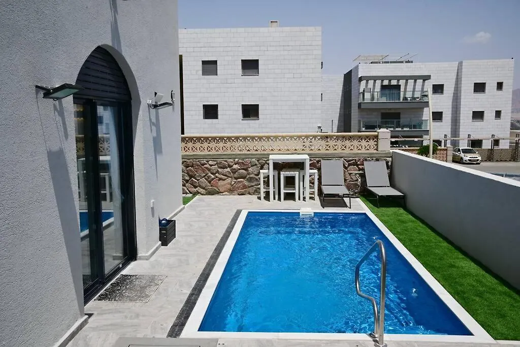 עלמת החן וילה מפנקת הכוללת בריכה וג'קוזי עם נוף מלא לים - By Seaelo Vila Eilat